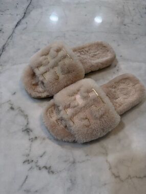 Tory Burch Plush Slide Slippers in Beige with Gold Logo